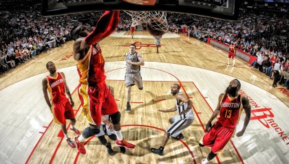 开云在线直播-_国际花式足球表演赛：创新与传统的碰撞_，花式足球秀